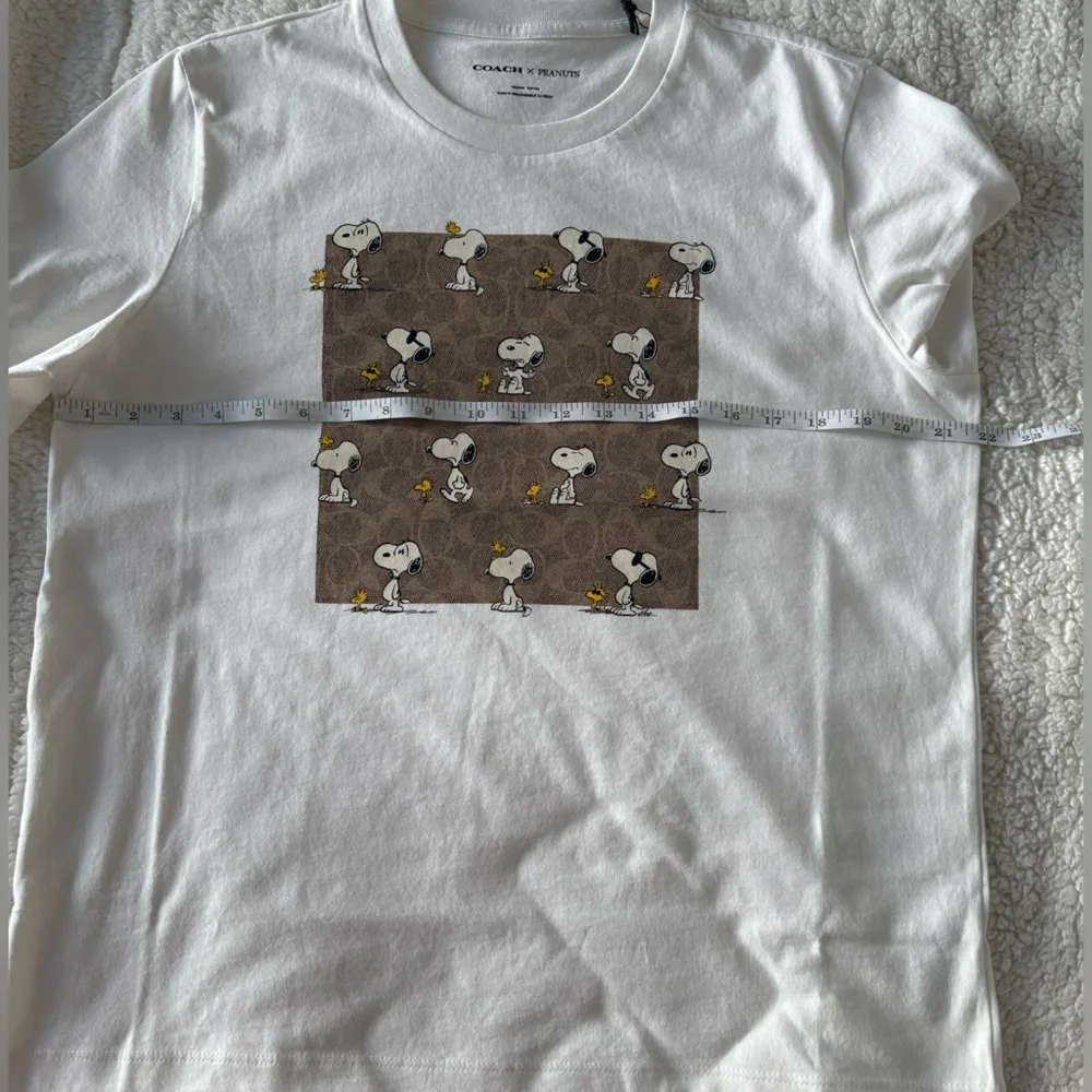 NWT Lady’s size M. Coach X Peanuts Snoopy Signature Square T Shirt CBF06 - Picture 6 of 7